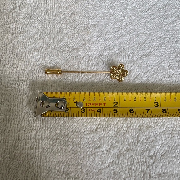 Elegant Gold Tone Floral Stick Pin - Scarf | Hijab | Lapel Pin Brooch - Picture 4 of 7